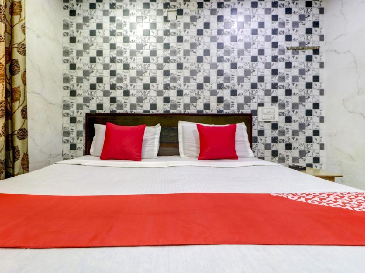 Oyo 77454 Hotel Prince Palace Patiāla Extérieur photo