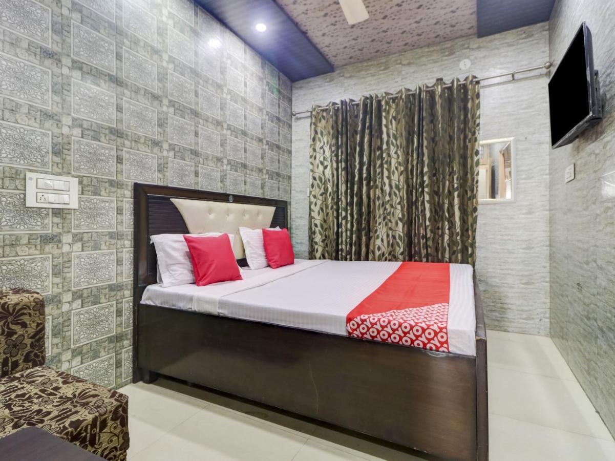 Oyo 77454 Hotel Prince Palace Patiāla Extérieur photo