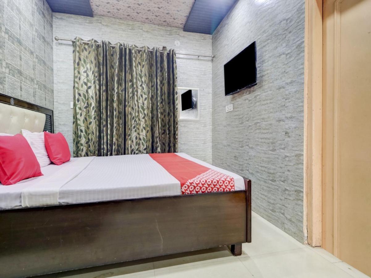 Oyo 77454 Hotel Prince Palace Patiāla Extérieur photo