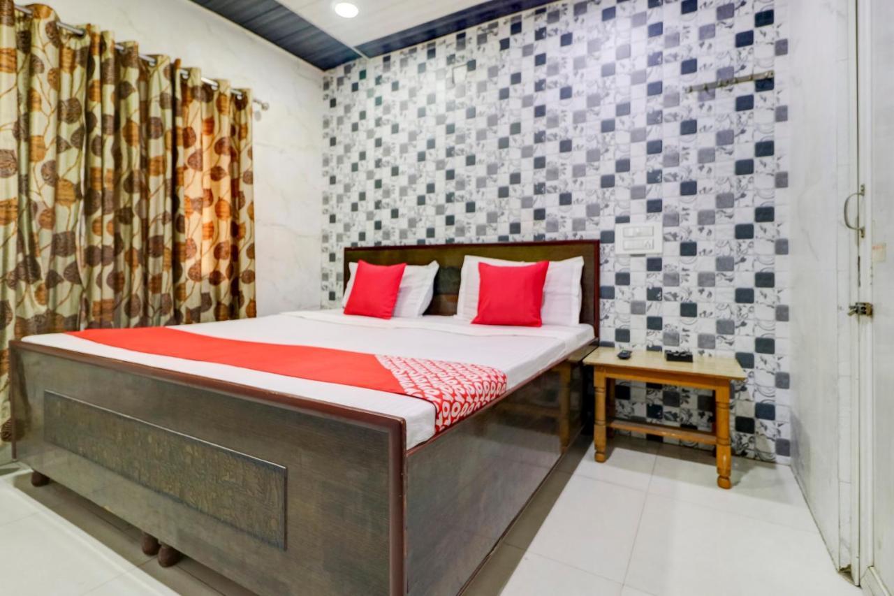 Oyo 77454 Hotel Prince Palace Patiāla Extérieur photo