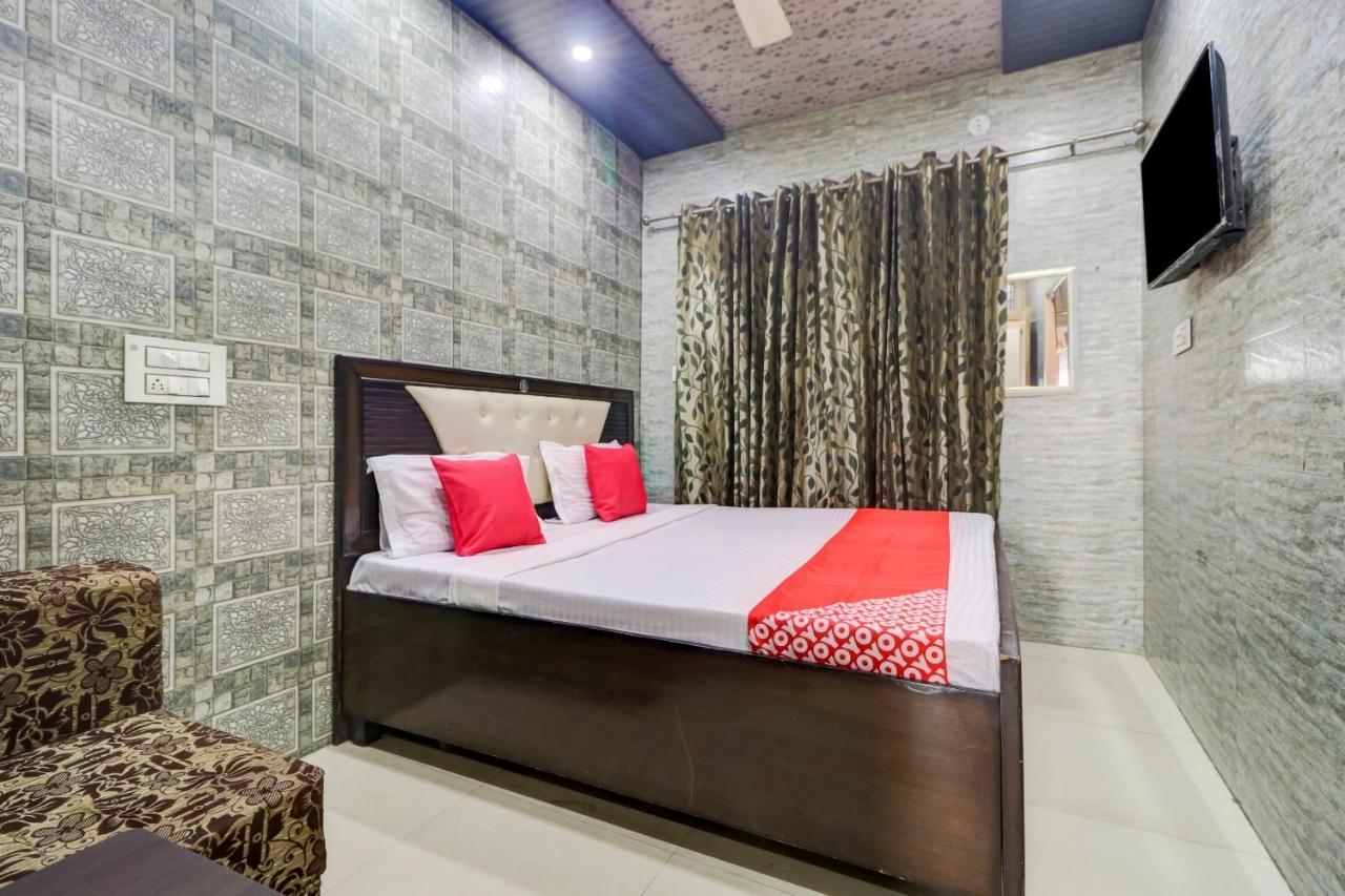 Oyo 77454 Hotel Prince Palace Patiāla Extérieur photo